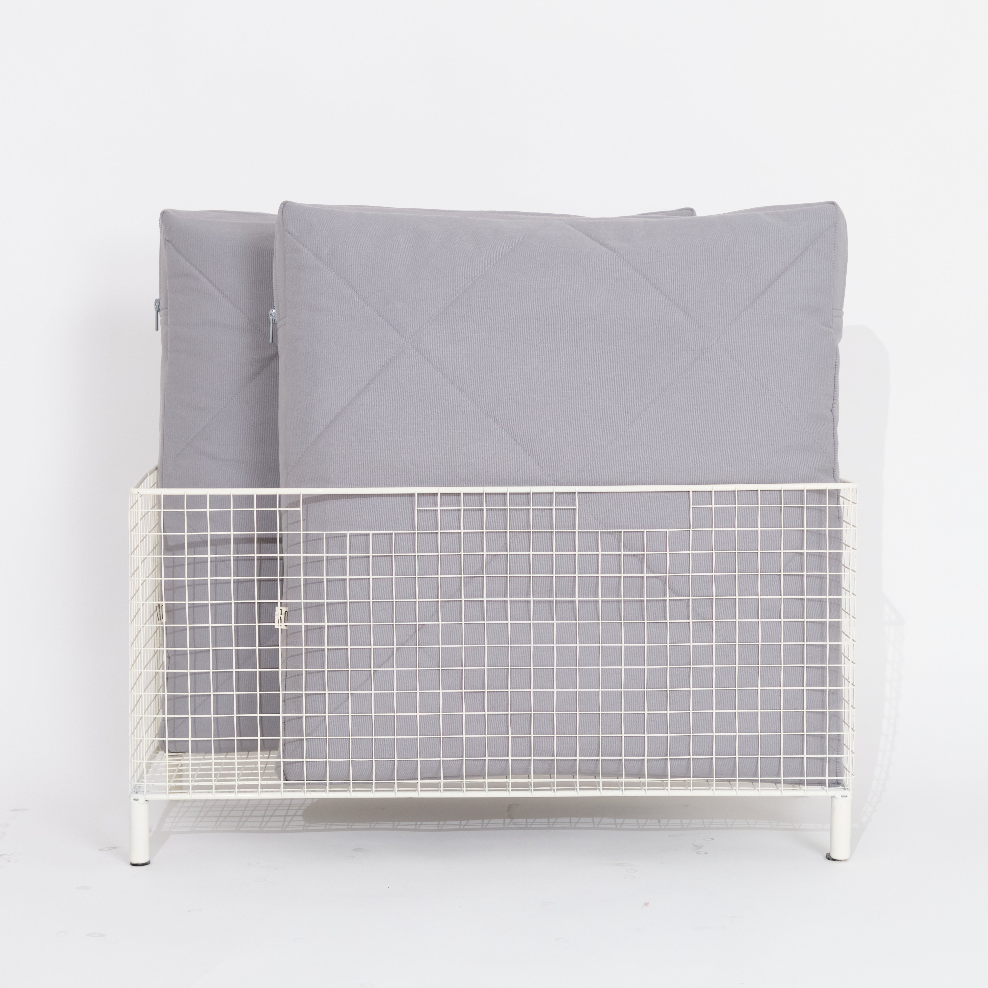 Cover with a zipper