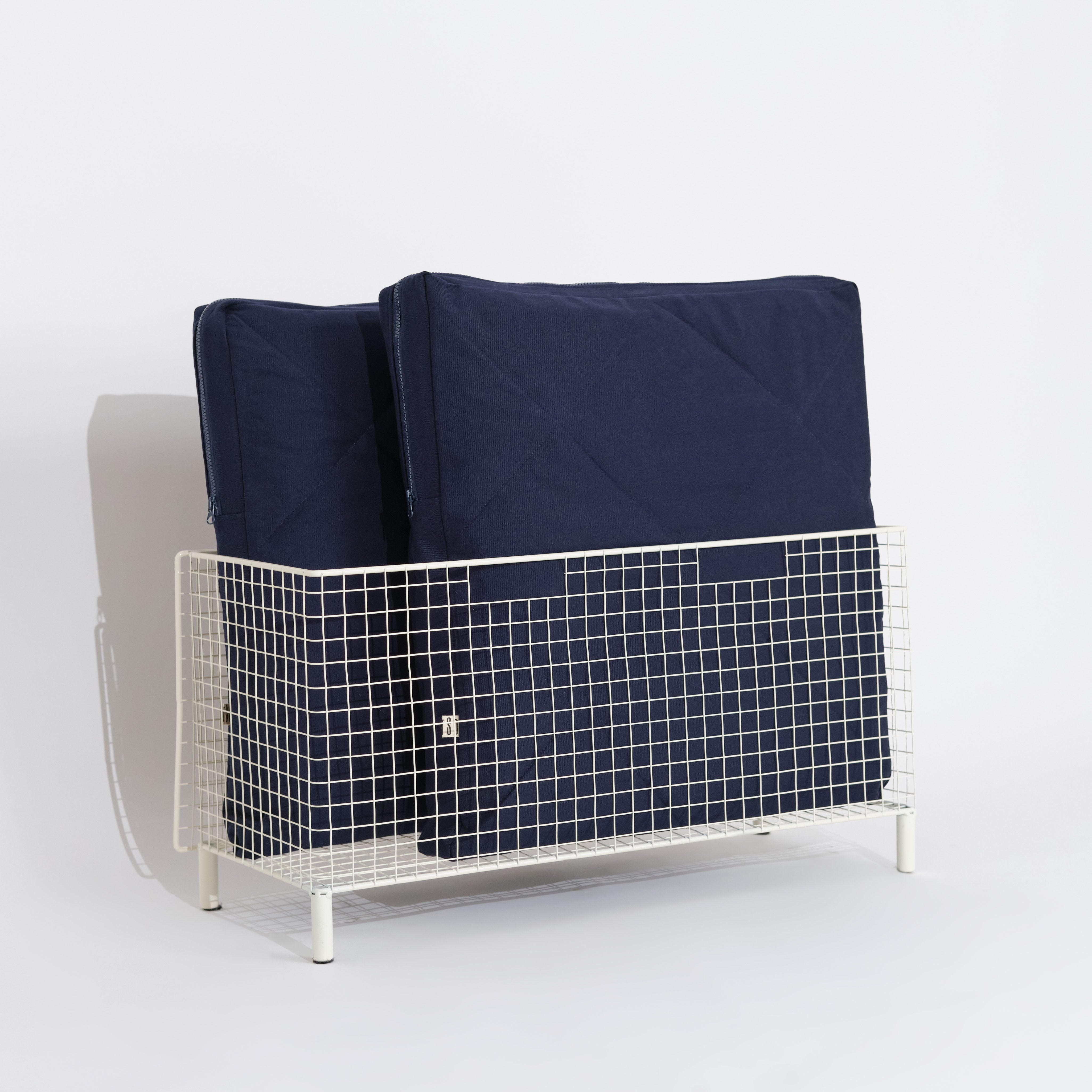 Cover with a zipper